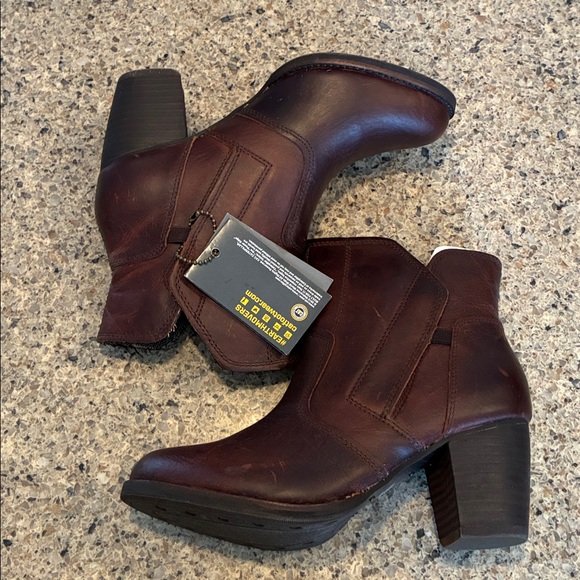 5.5 Women’s CAT Brown Boots - Picture 2 of 12
